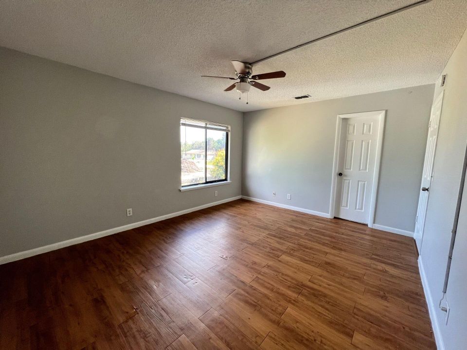 For Rent: $2,595 (3 beds, 2 baths, 1279 Square Feet)