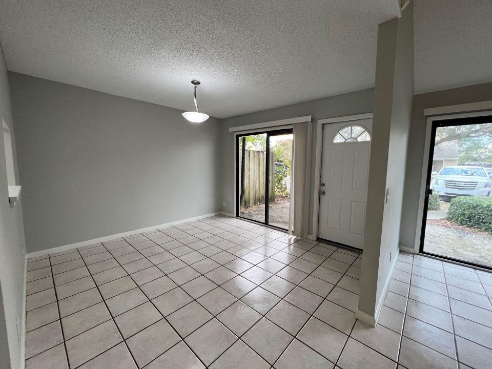 For Rent: $2,595 (3 beds, 2 baths, 1279 Square Feet)