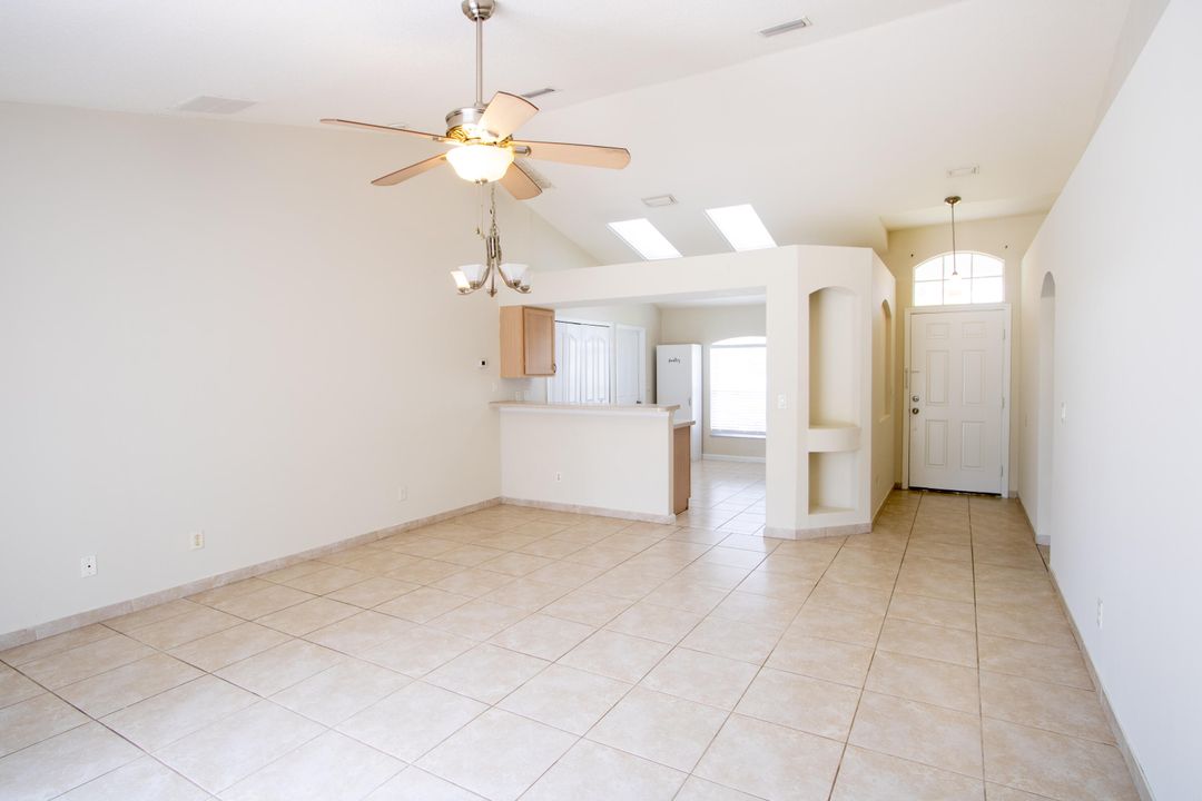 Active With Contract: $2,200 (4 beds, 2 baths, 1427 Square Feet)