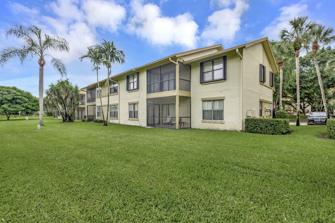 Active With Contract: $2,000 (2 beds, 2 baths, 1180 Square Feet)