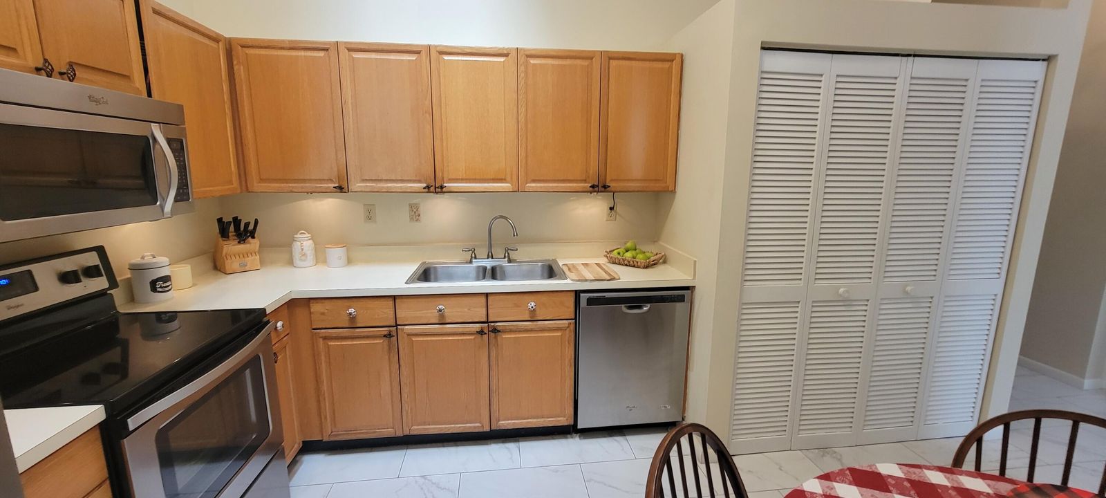 For Rent: $5,000 (2 beds, 2 baths, 1192 Square Feet)