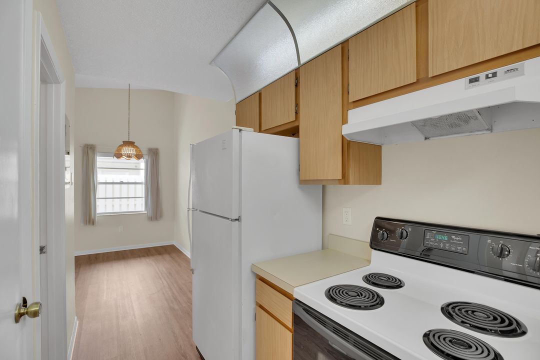 For Sale: $134,900 (1 beds, 1 baths, 660 Square Feet)