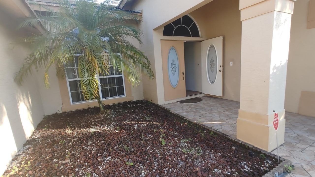 For Rent: $3,350 (4 beds, 3 baths, 2433 Square Feet)