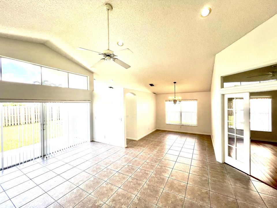 Active With Contract: $2,950 (3 beds, 2 baths, 1588 Square Feet)