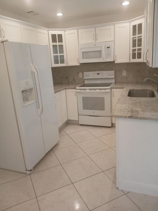 Recently Rented: $2,800 (3 beds, 2 baths, 1248 Square Feet)