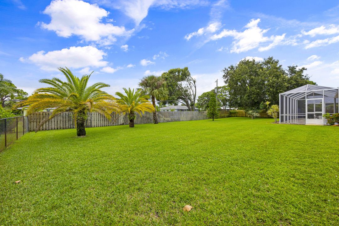 Active With Contract: $549,900 (3 beds, 2 baths, 2631 Square Feet)