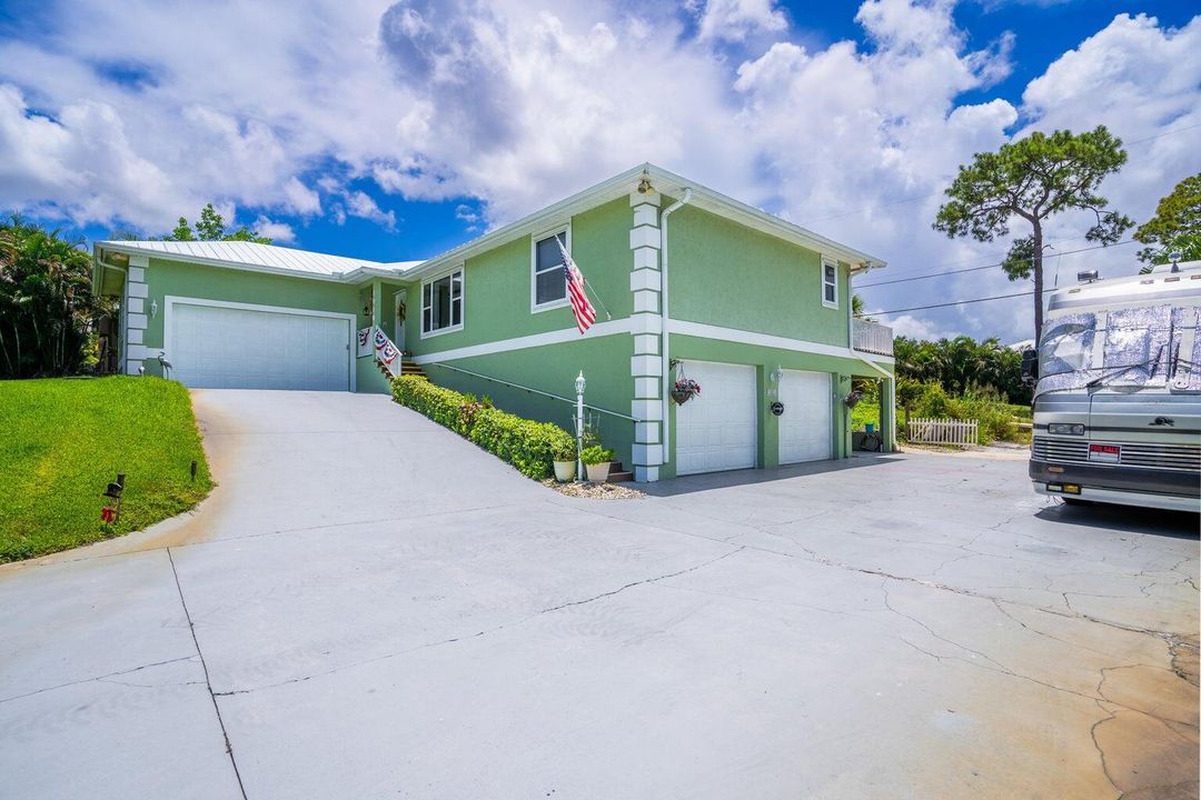 For Sale: $700,000 (3 beds, 2 baths, 1620 Square Feet)