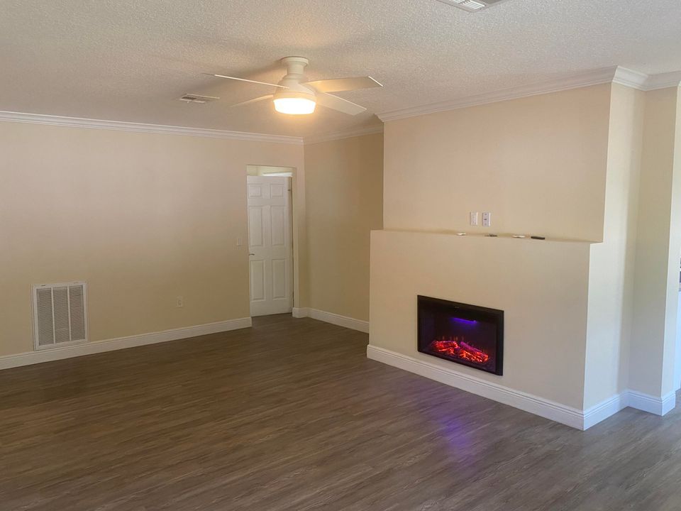 For Rent: $2,500 (3 beds, 2 baths, 2284 Square Feet)