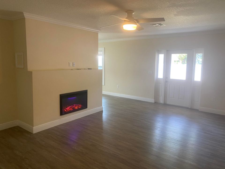 For Rent: $2,500 (3 beds, 2 baths, 2284 Square Feet)