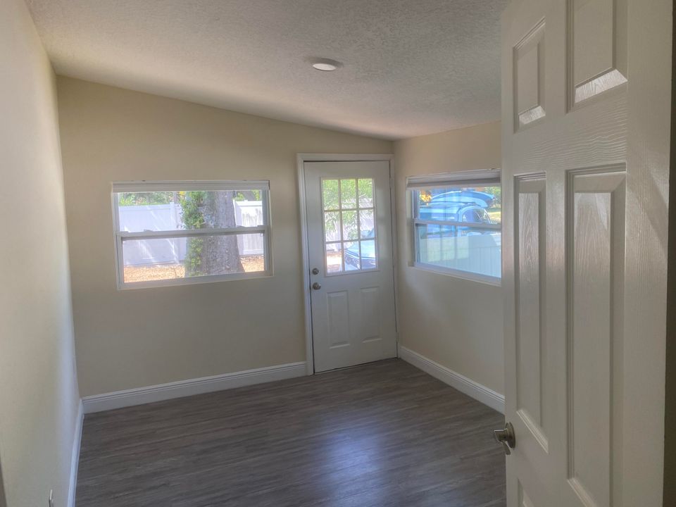 For Rent: $2,500 (3 beds, 2 baths, 2284 Square Feet)