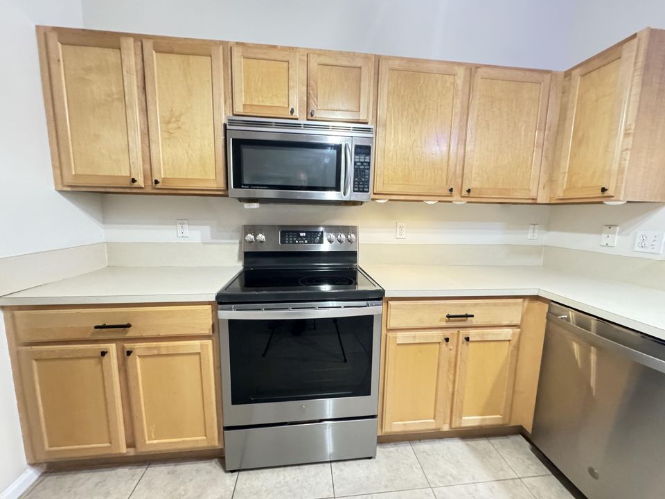 For Rent: $3,600 (4 beds, 2 baths, 2093 Square Feet)