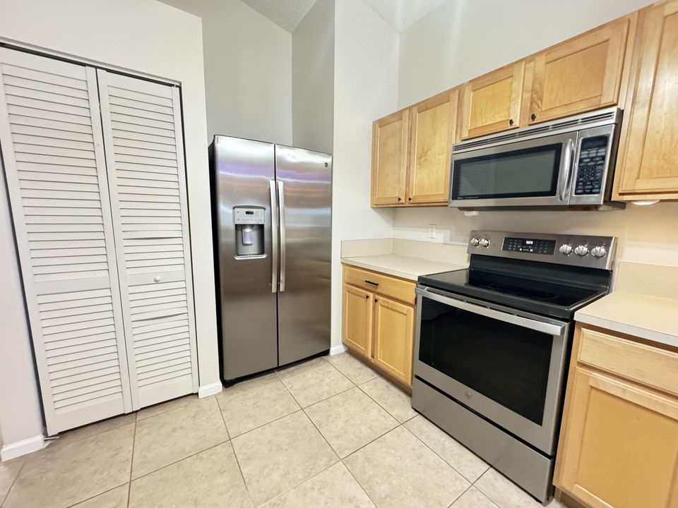 For Rent: $3,600 (4 beds, 2 baths, 2093 Square Feet)