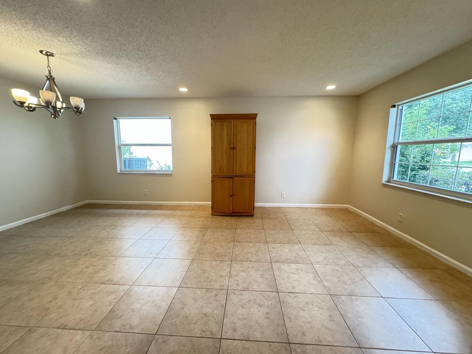 For Rent: $3,600 (4 beds, 2 baths, 2093 Square Feet)