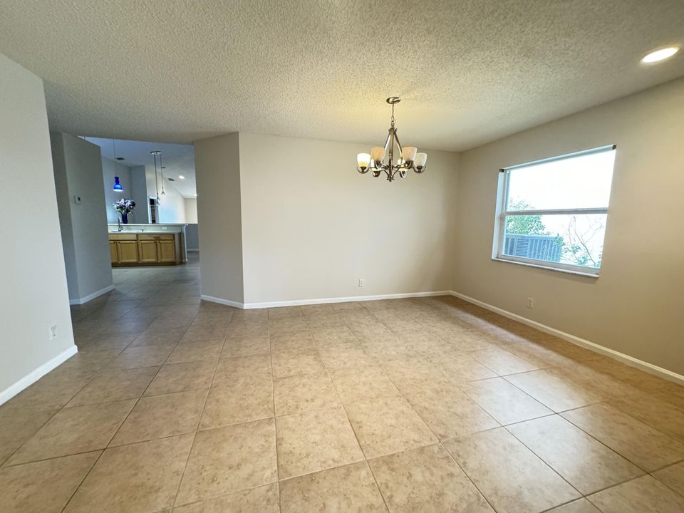 For Rent: $3,600 (4 beds, 2 baths, 2093 Square Feet)