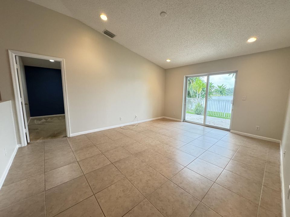 For Rent: $3,600 (4 beds, 2 baths, 2093 Square Feet)