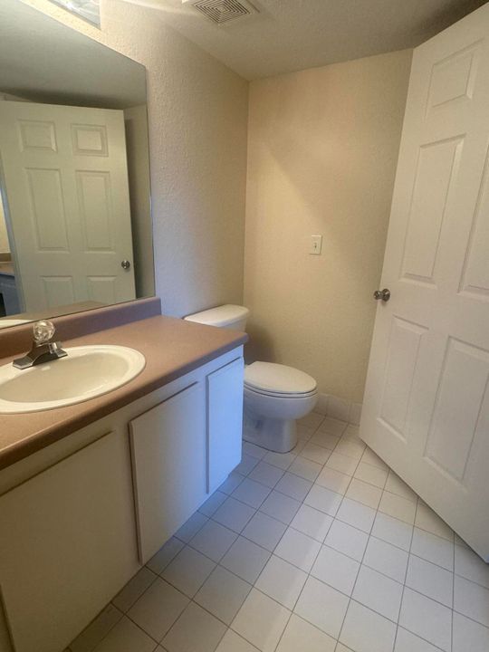 For Rent: $1,800 (2 beds, 2 baths, 1033 Square Feet)