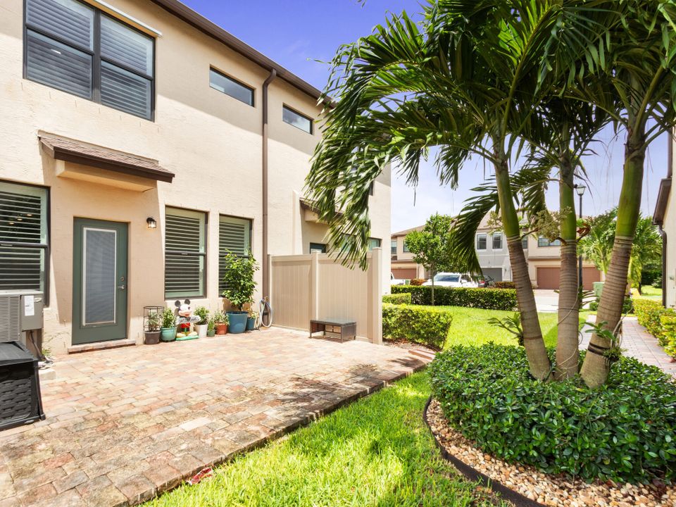 For Sale: $449,500 (3 beds, 2 baths, 1612 Square Feet)