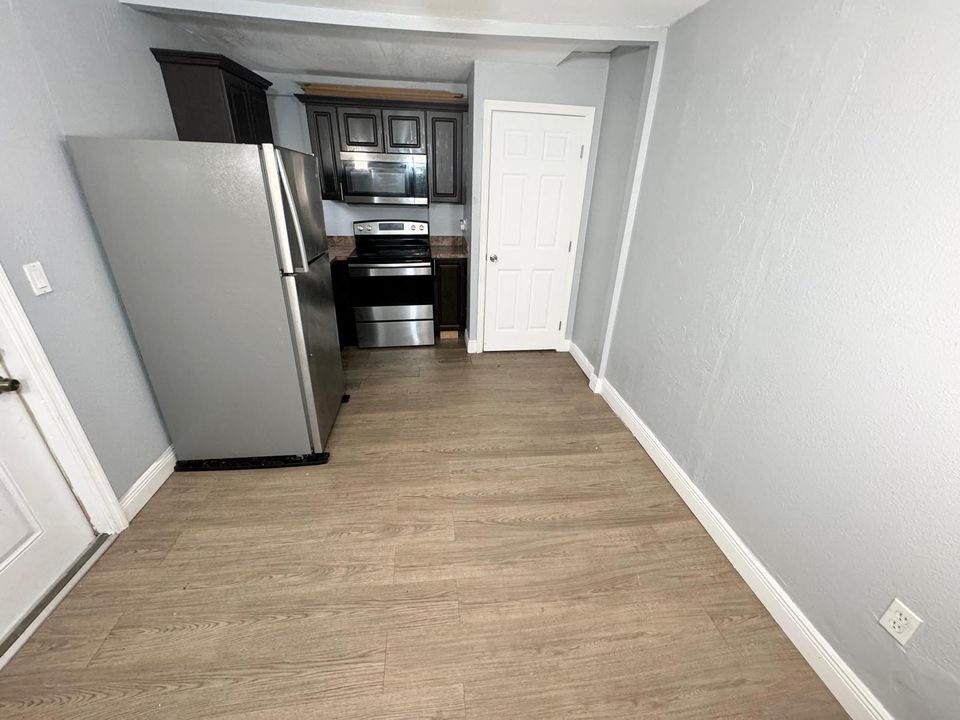 For Rent: $1,500 (1 beds, 1 baths, 1000 Square Feet)