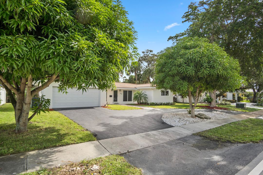 For Sale: $925,000 (3 beds, 2 baths, 1509 Square Feet)