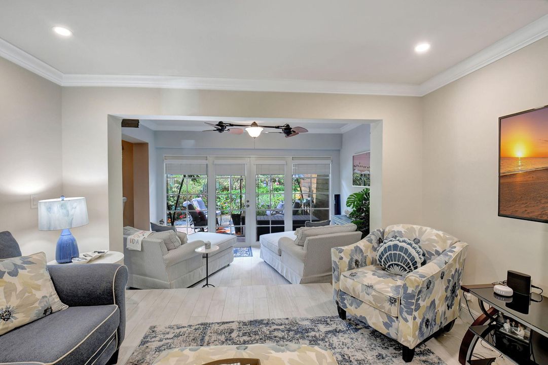 Active With Contract: $1,050,000 (2 beds, 2 baths, 1385 Square Feet)