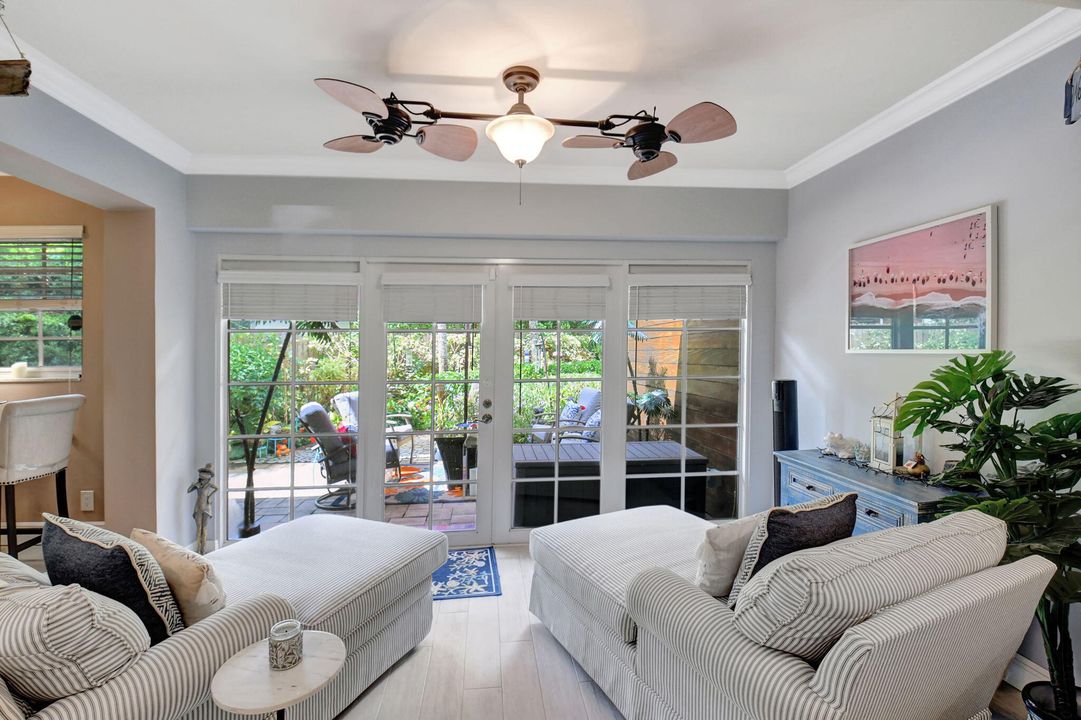 Active With Contract: $1,050,000 (2 beds, 2 baths, 1385 Square Feet)