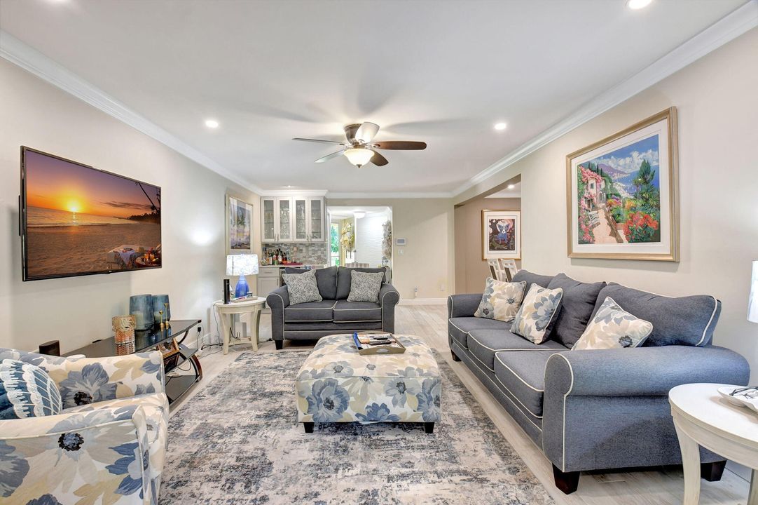 Active With Contract: $1,050,000 (2 beds, 2 baths, 1385 Square Feet)