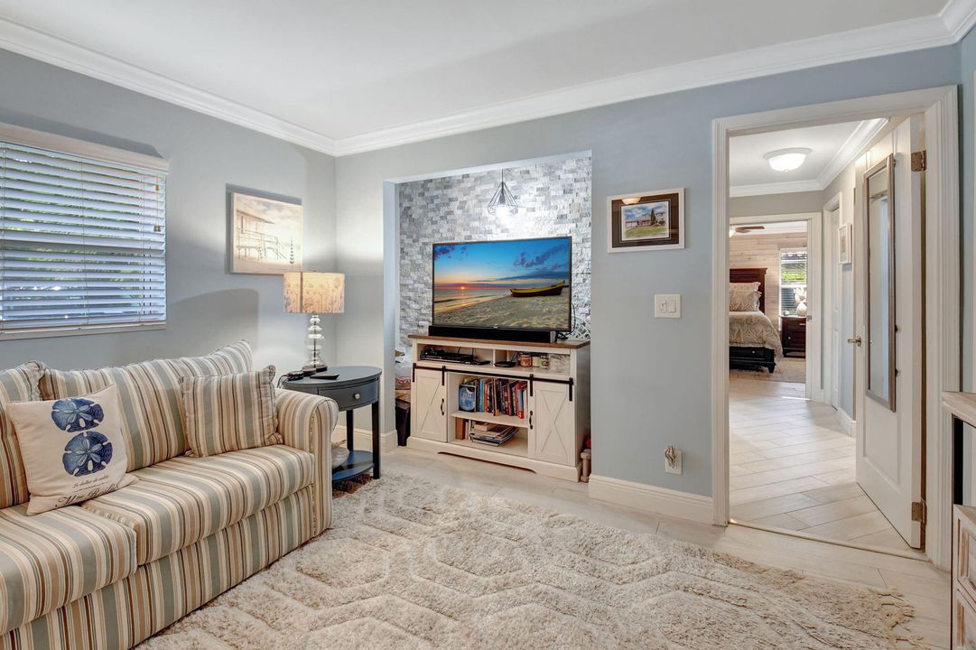 Active With Contract: $1,050,000 (2 beds, 2 baths, 1385 Square Feet)