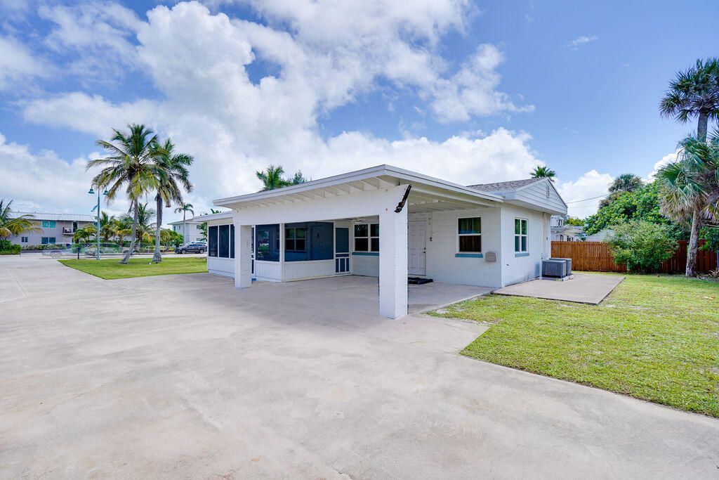 For Sale: $599,000 (2 beds, 2 baths, 1403 Square Feet)