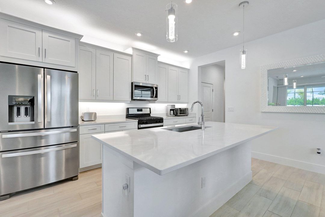 For Sale: $599,990 (2 beds, 2 baths, 1635 Square Feet)