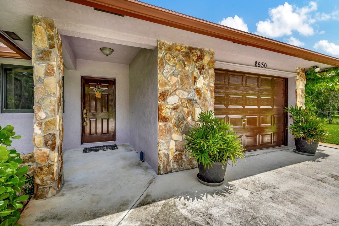 Active With Contract: $4,500 (3 beds, 2 baths, 1502 Square Feet)