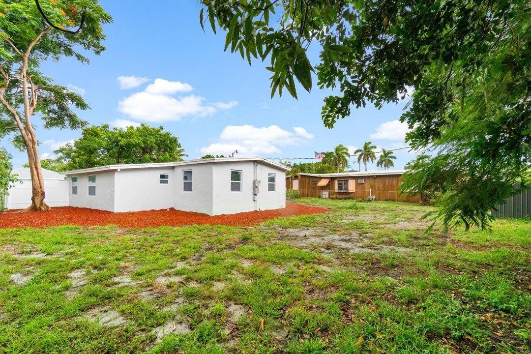 Active With Contract: $460,000 (3 beds, 2 baths, 1170 Square Feet)