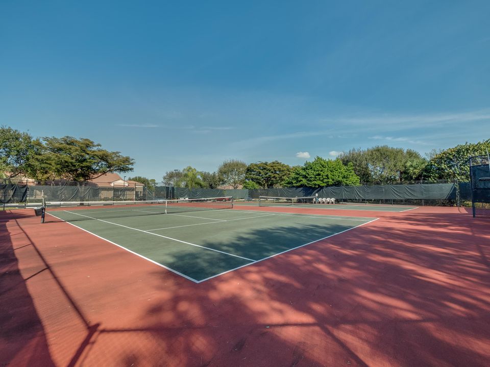 For Sale: $490,000 (3 beds, 2 baths, 1916 Square Feet)