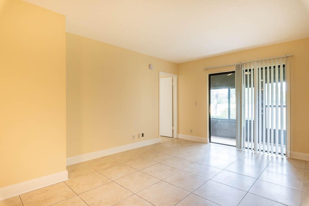 Active With Contract: $1,950 (2 beds, 2 baths, 790 Square Feet)