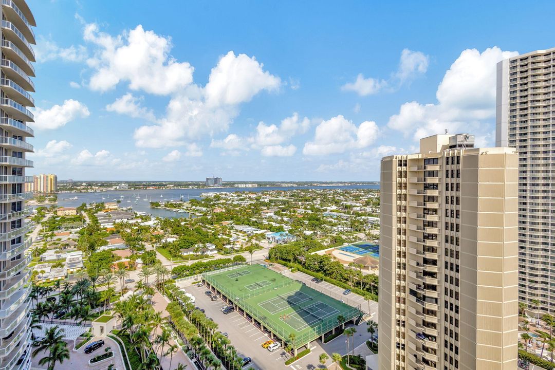 For Sale: $4,950,000 (3 beds, 3 baths, 3950 Square Feet)