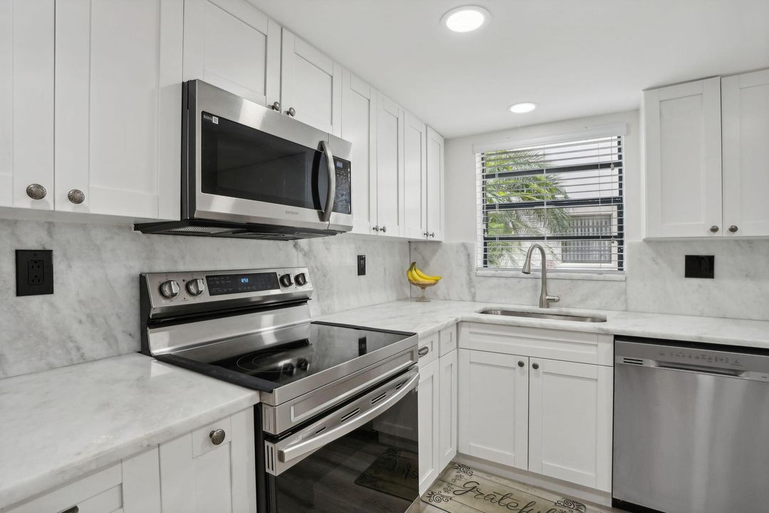 For Sale: $260,000 (2 beds, 2 baths, 1203 Square Feet)