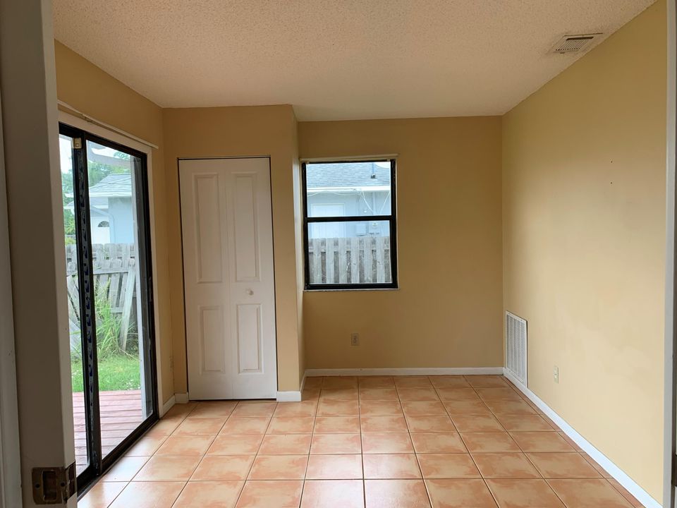 For Rent: $2,250 (3 beds, 2 baths, 1111 Square Feet)