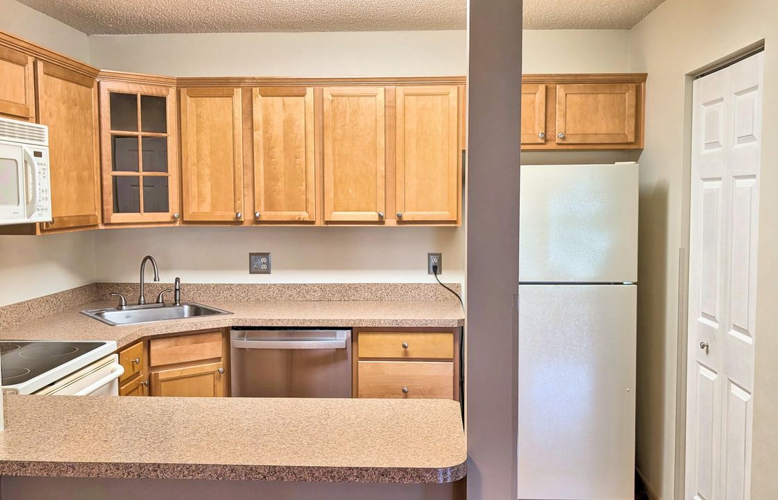 For Sale: $265,000 (2 beds, 2 baths, 1115 Square Feet)