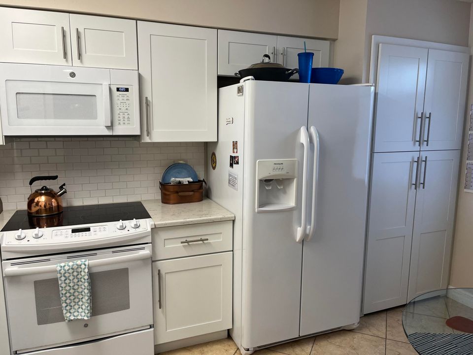 Active With Contract: $5,000 (2 beds, 2 baths, 1392 Square Feet)