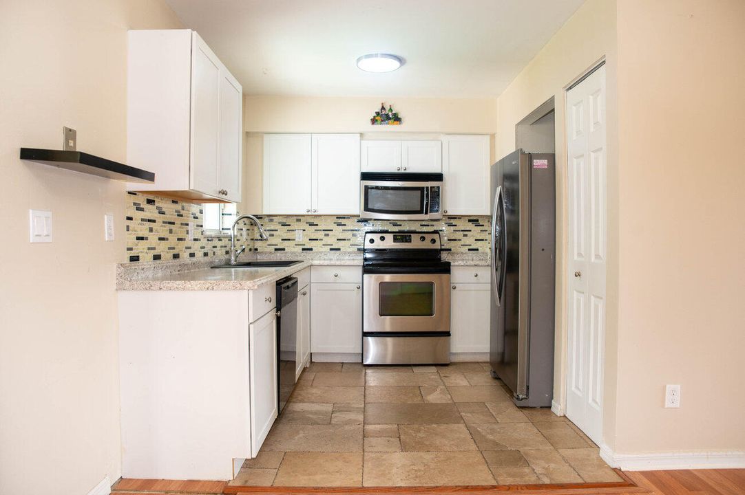 For Sale: $335,000 (3 beds, 2 baths, 1376 Square Feet)