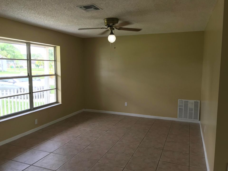 For Rent: $2,100 (2 beds, 2 baths, 1292 Square Feet)