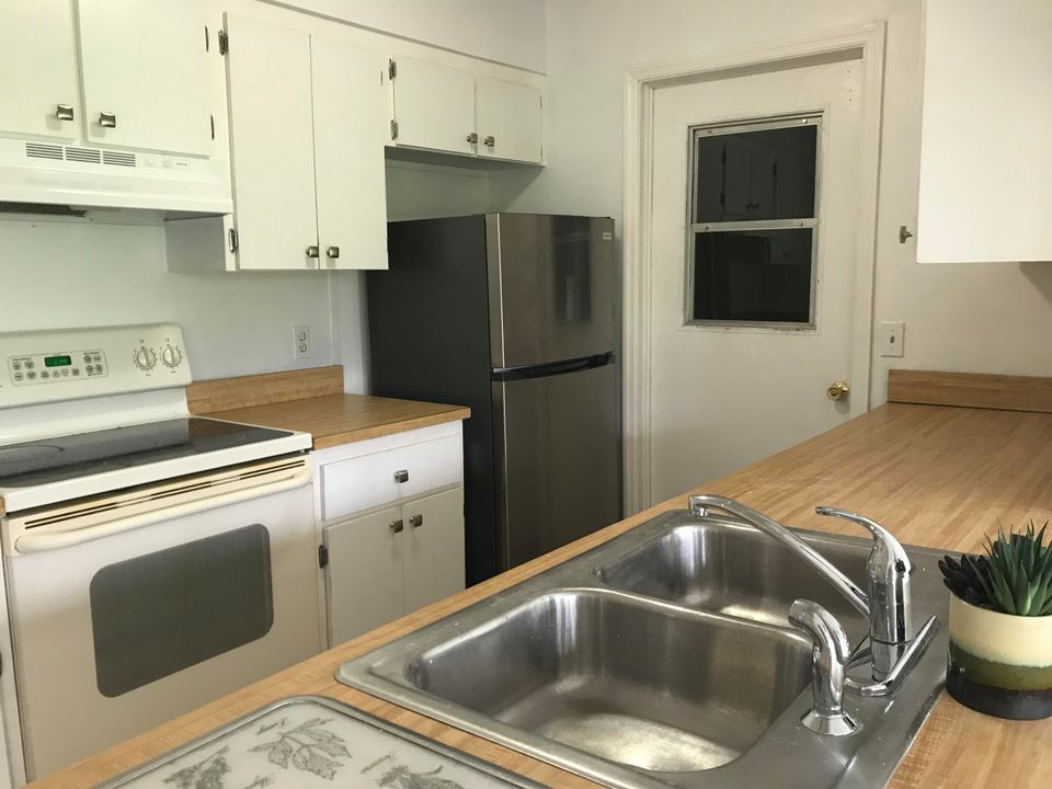 For Rent: $2,100 (2 beds, 2 baths, 1292 Square Feet)