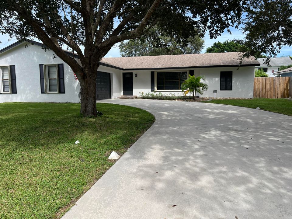 Active With Contract: $3,600 (3 beds, 2 baths, 1596 Square Feet)