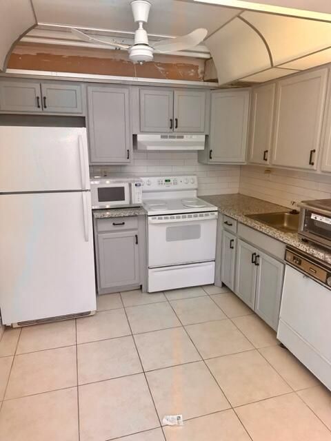 For Sale: $120,000 (1 beds, 1 baths, 760 Square Feet)