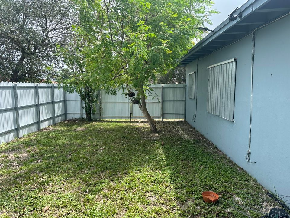 For Sale: $550,000 (3 beds, 1 baths, 1200 Square Feet)