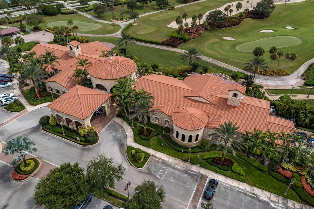 For Sale: $2,985,000 (6 beds, 5 baths, 4994 Square Feet)