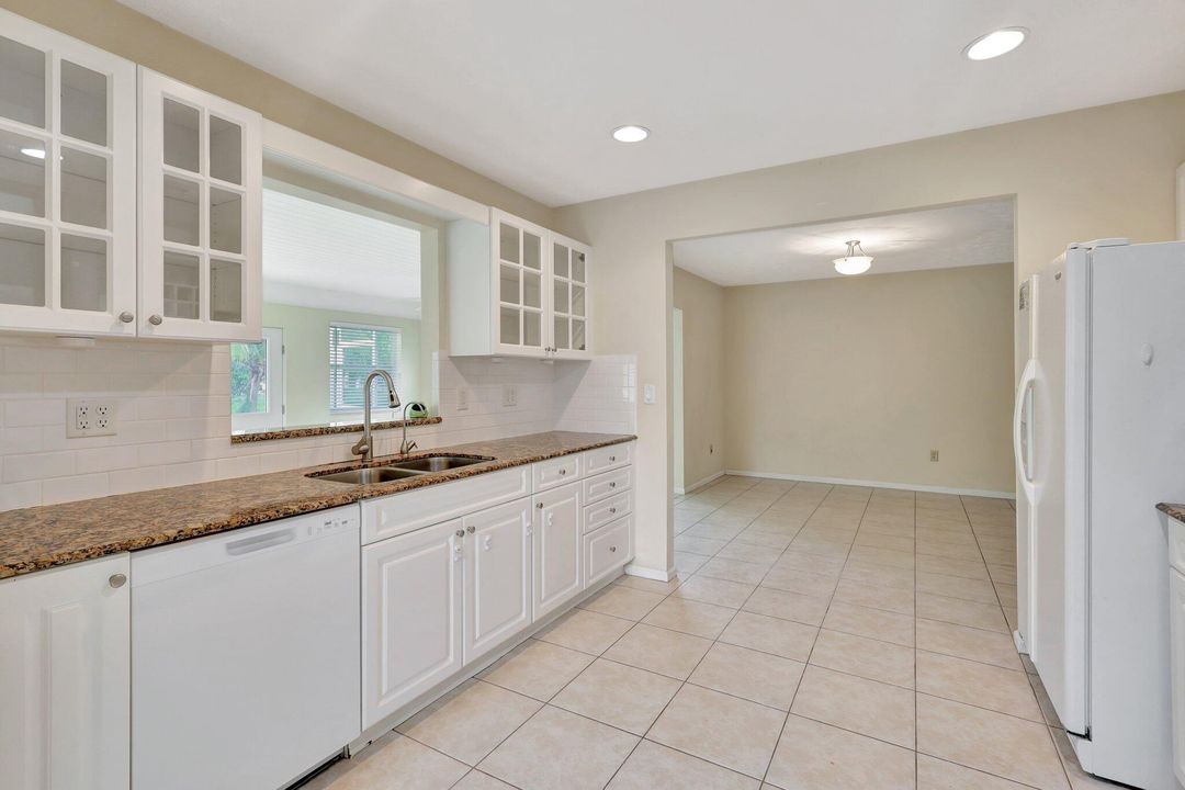 For Sale: $369,900 (3 beds, 2 baths, 1591 Square Feet)