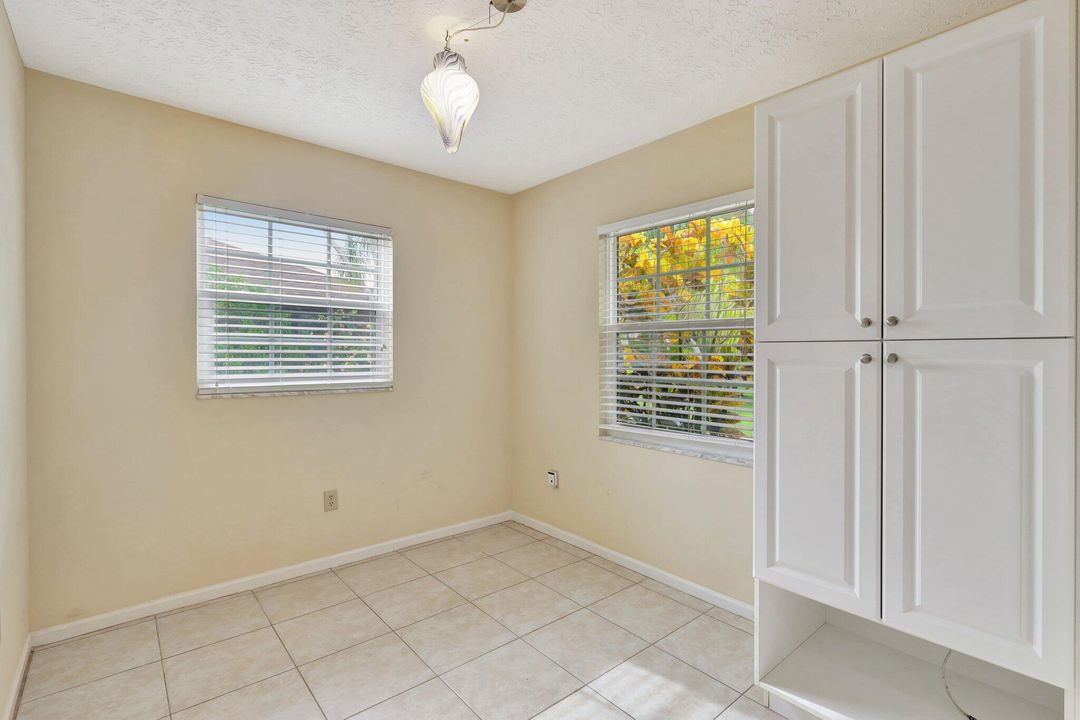 For Sale: $369,900 (3 beds, 2 baths, 1591 Square Feet)