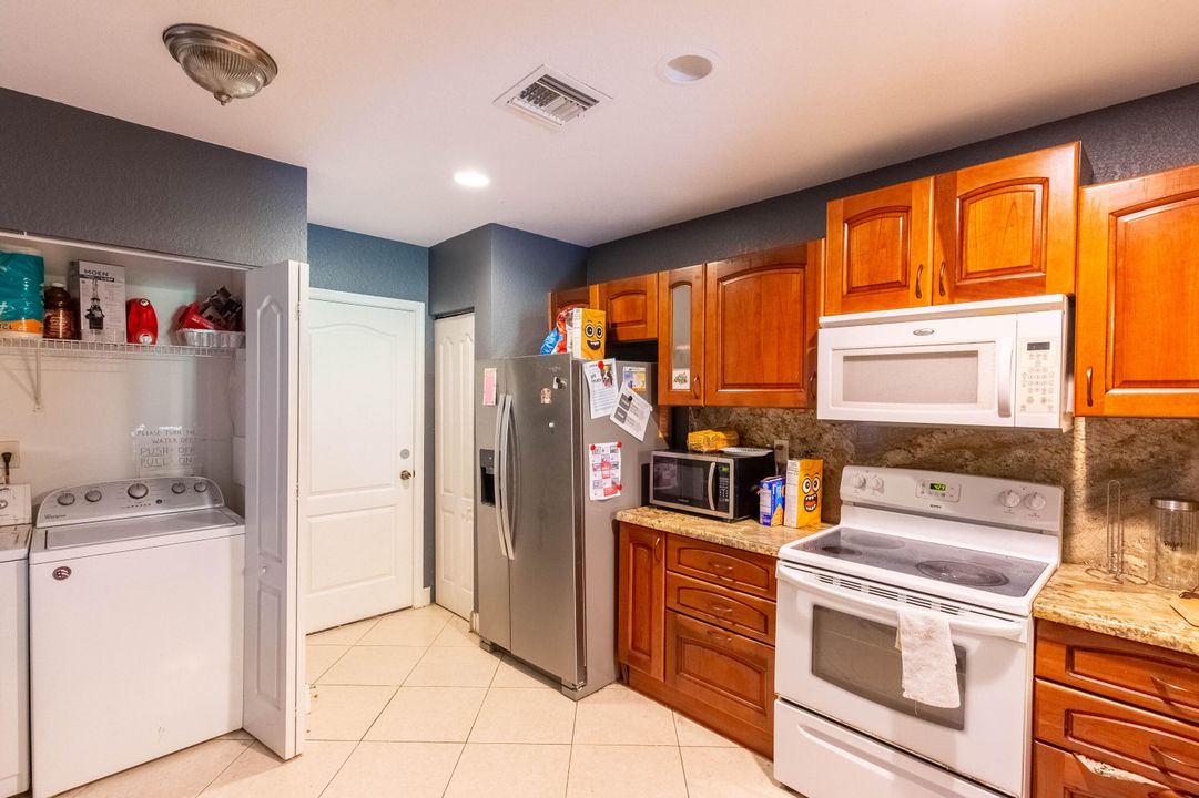 For Sale: $389,000 (3 beds, 2 baths, 1779 Square Feet)