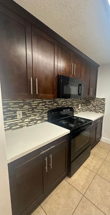 For Rent: $1,725 (1 beds, 1 baths, 704 Square Feet)