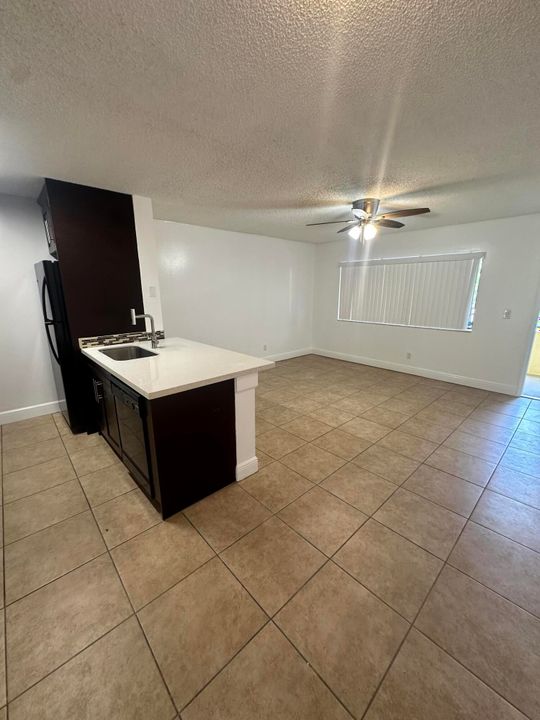 For Rent: $1,725 (1 beds, 1 baths, 704 Square Feet)